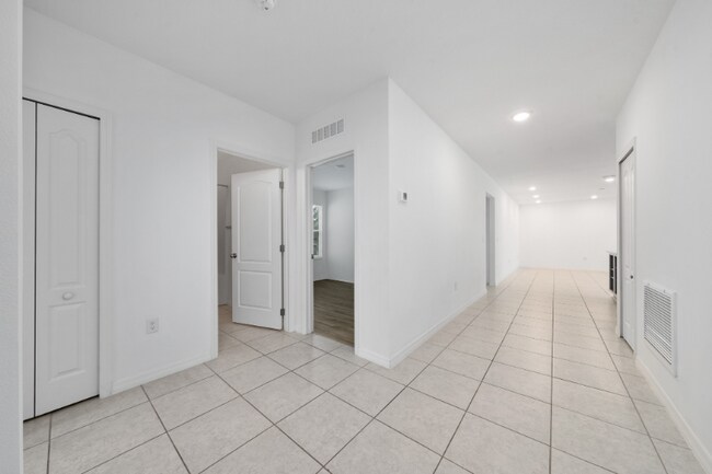 Photo - 557 Pawnee Ct