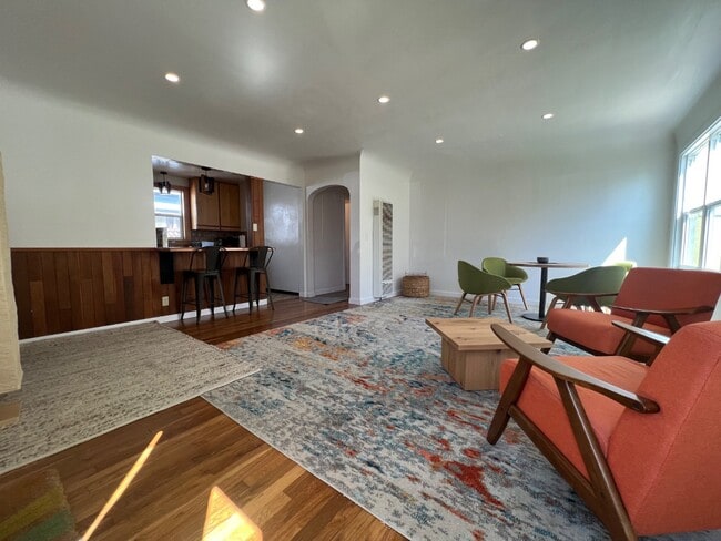 Photo - 1360 B St House