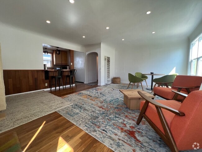 Building Photo - 1360 B St Rental
