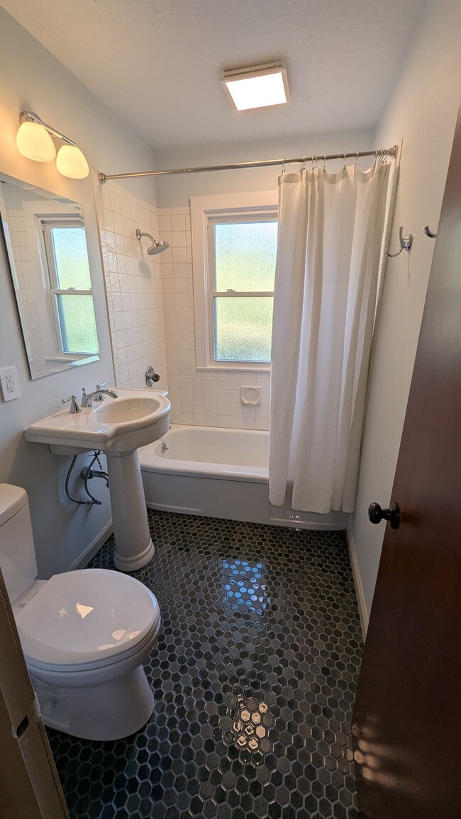 Bathroom - 5109 Parish Dr