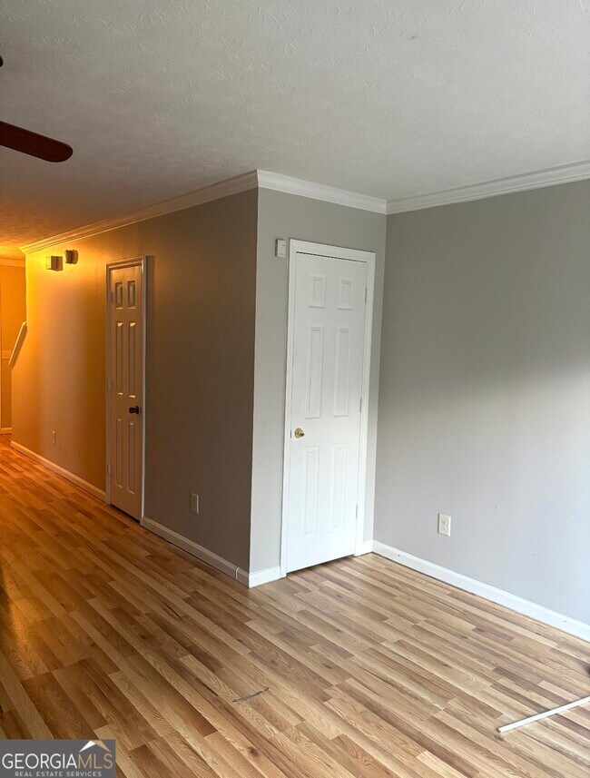 Photo - 2059 Charter Ln