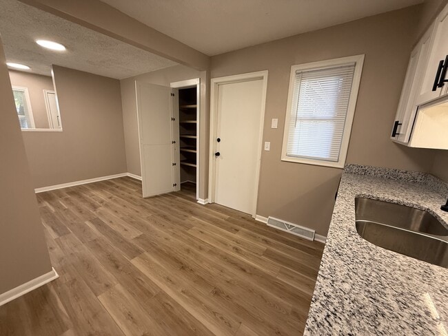 Photo - 8514 W 9th St N