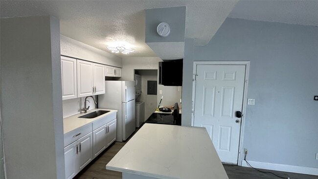 Building Photo - 9550 Deering Dr Unit 208