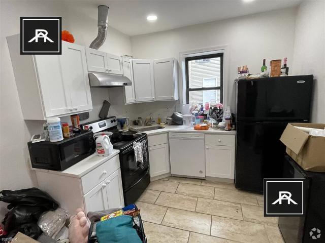 Building Photo - 4 bedroom in Brighton MA 02135 Unit A Rental
