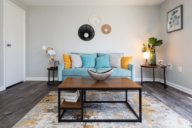 2BR,1BA - 760SF - Living Room