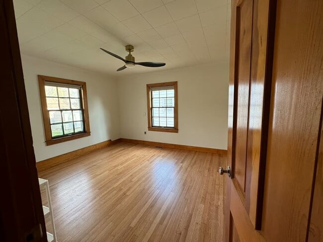 Photo - Cute 3 Bedroom 1 Bathroom 1 Car Garage home!!