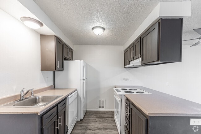 1BR, 1BA - 700SF