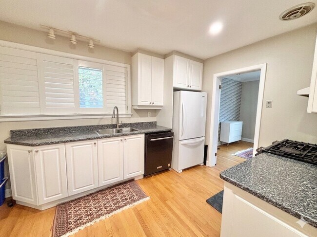 Photo - 3 BED - 1 BATH - OTTAWA - FULL HOUSE Unité 672