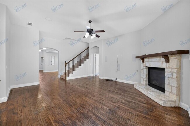 Photo - 911 Birchwood Dr