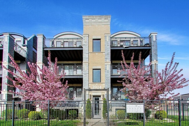 Building Photo - 3914 S King Dr