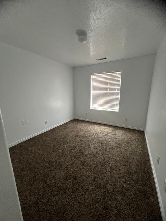 Photo - 4 bedroom Home Available