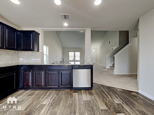 Photo - 717 Pinnacle Dr