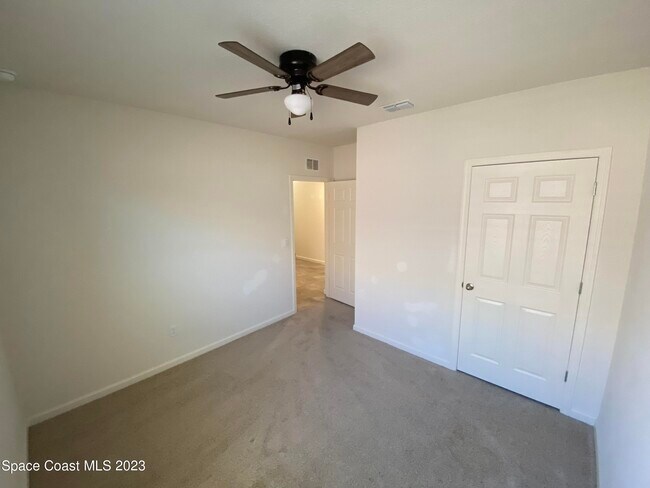 Photo - 510 Old Country SE Rd