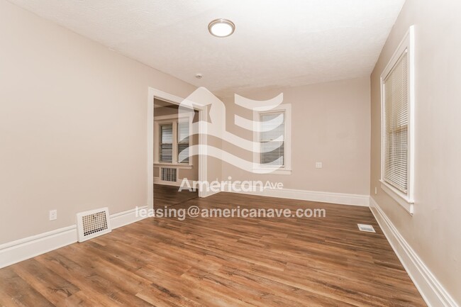 586 Johnston Ct