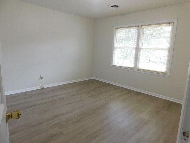 1302 Dunbar Dr