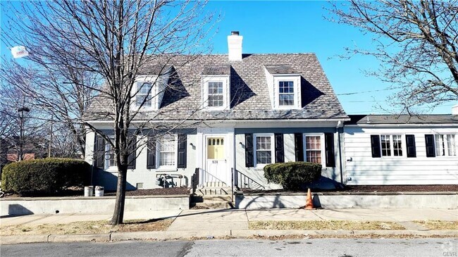 Building Photo - 928 Linden St Rental