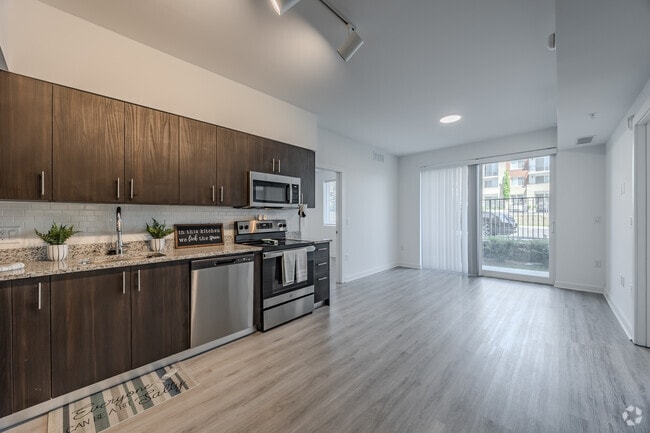 2BR, 2BA - 868SF - Kitchen