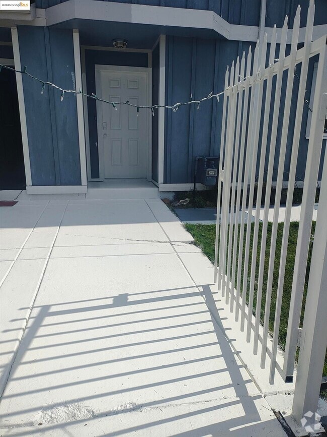 Building Photo - 3532 San Leandro St Rental