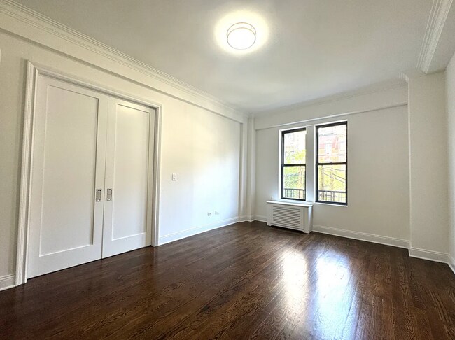 157 E 72nd St