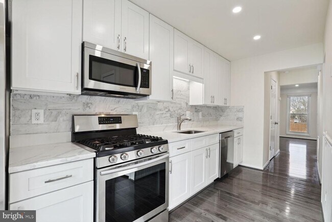 Photo - 43840 Laburnum Square