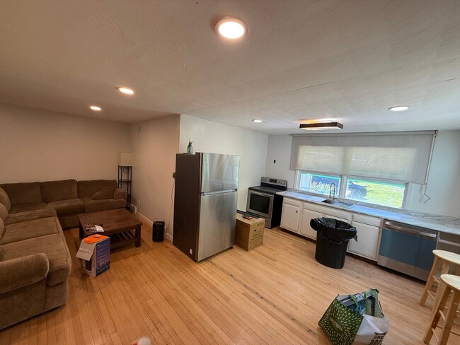 Photo - 234 Thurber St