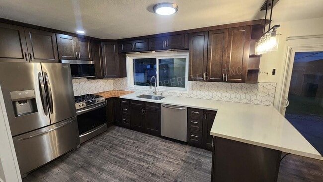 Photo - Remodeled 3 bedroom Ranch Style Milwaukie Home With SS Appliances, Fenced Backyard, Garage, & Ext...