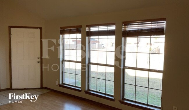 Photo - 2504 Tyler Ln