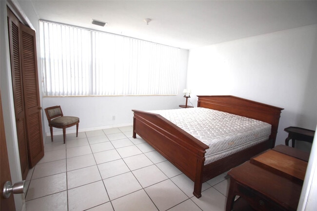 Photo - 3345 NE 32nd St Unidad 2