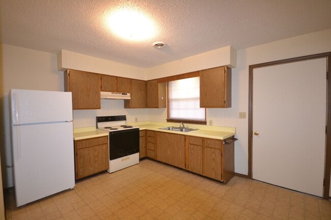 Building Photo - Greenfield Apartments Unit 7