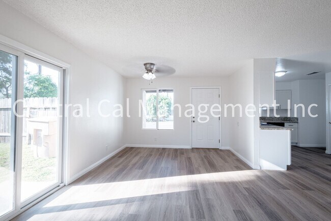 Photo - 4621 Auburn St Unidad 4621 Auburn St