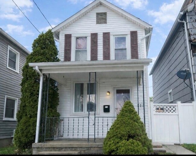 Building Photo - 229 Ave A