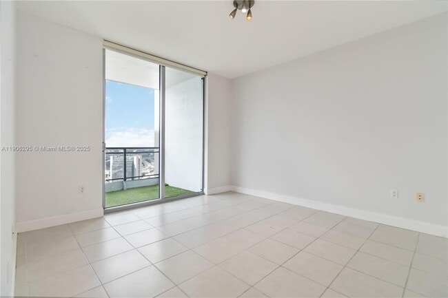 Photo - 90 SW 3rd St Unidad 4305