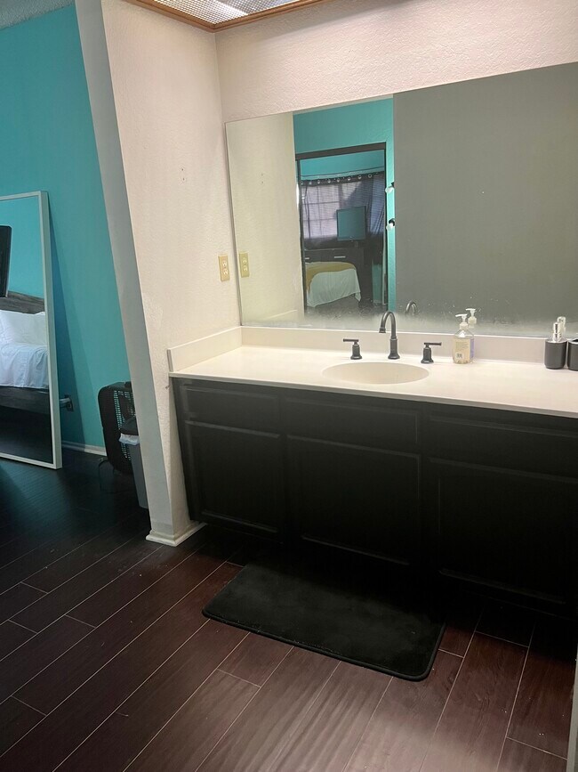 941 Elm Ave Unit Spacious cozy 2 bedroom