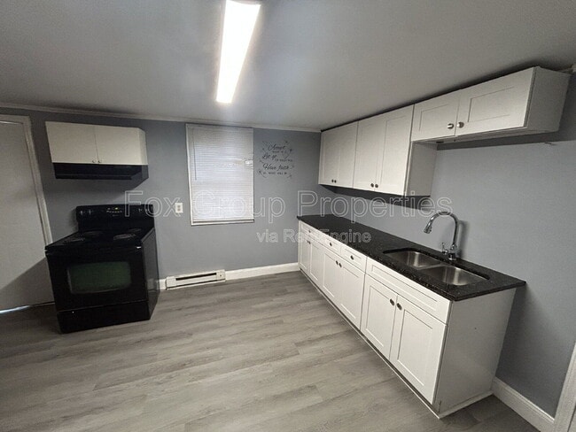 Photo - 707 Wilson St