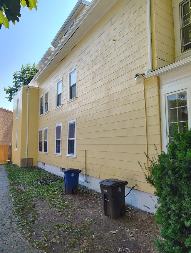 9 University Pl Unit 9 University Place 1R