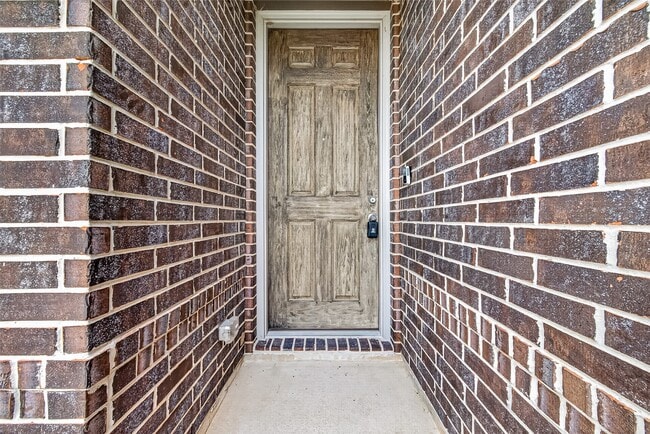 Photo - 2118 Katalonia Ln