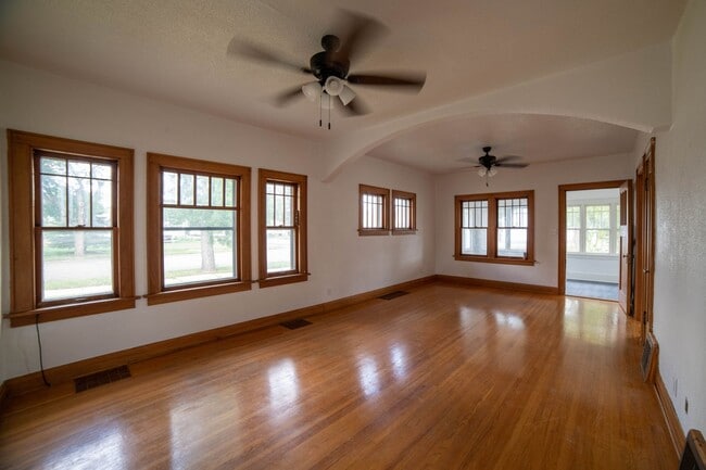 Photo - 221 2nd Ave NW
