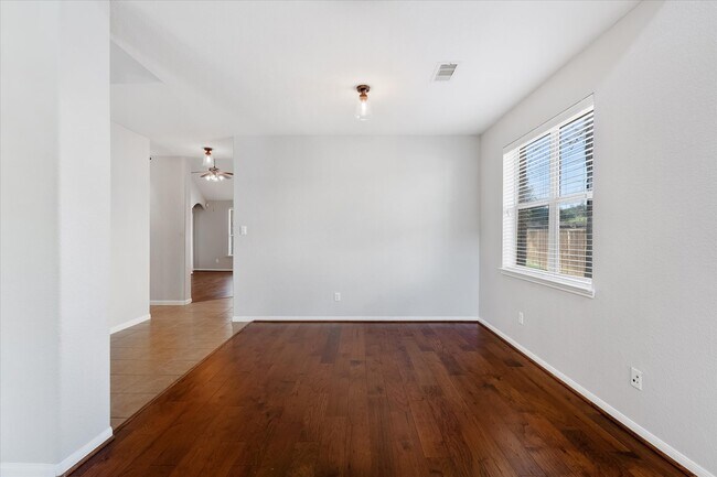 Photo - 146 Black Swan Pl