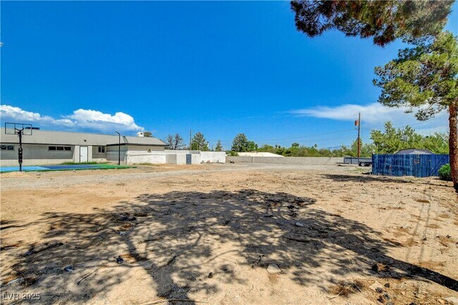 Photo - 3962 Euclid St