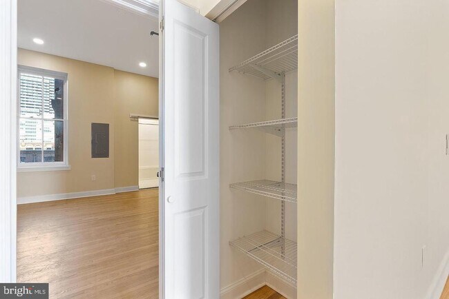 Photo - 2029 Walnut St