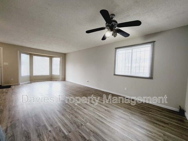 Photo - 3432-3442 42 St NW