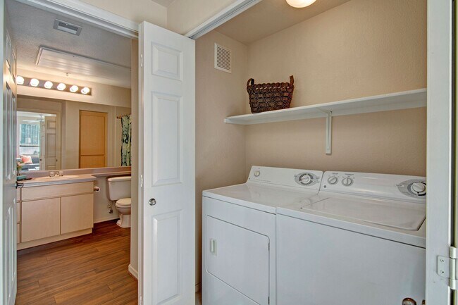 Lavadora y secadora en la unidad de Sonoma Landing - Sonoma Landing