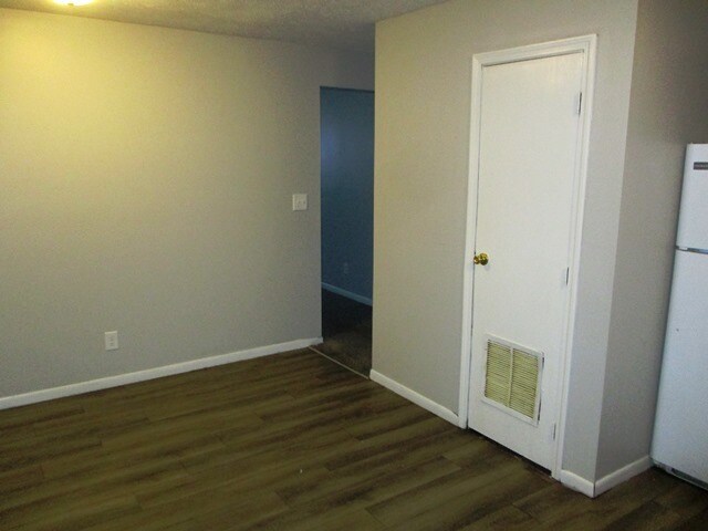 Photo - 710 Golfcrest Rd N