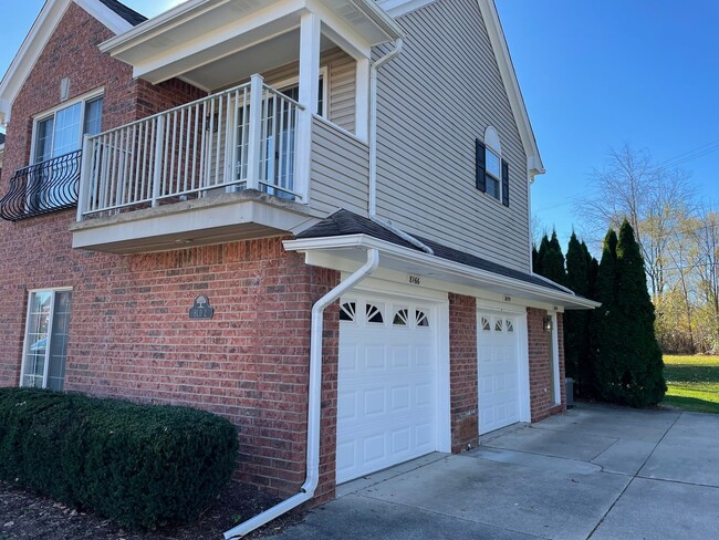 Shelby Twp 2-bedroom, 2-bath condo-style w... - Shelby Twp 2-bedroom, 2-bath condo-style w...