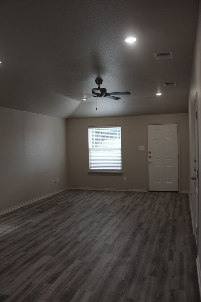 Photo - 2420 FM 1113 Unidad B - 2420