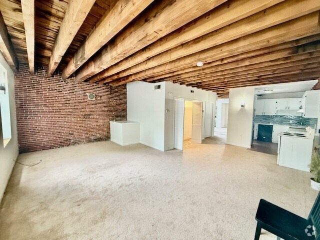 Building Photo - 70 Commercial Street Unit 2 Rental