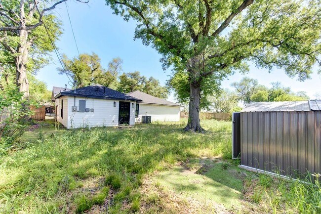 Photo - 5906 Hilary St