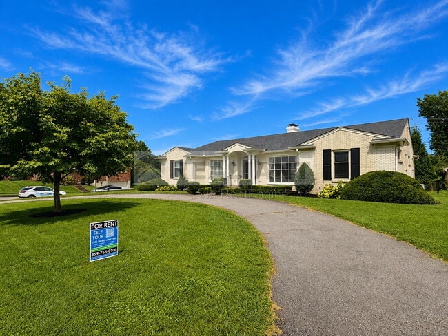 Photo - 2039 Fontaine Rd