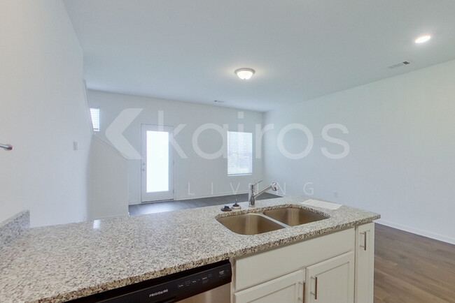 Photo - 113 Dudley Wy Townhome