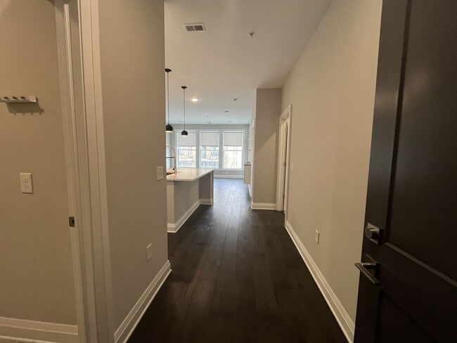 Building Photo - Beautiful 1-Bedroom Home